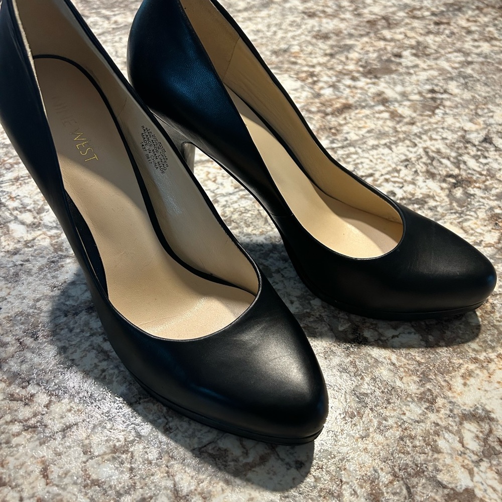 Nine West Black Women's Pumps - Size 8.5
